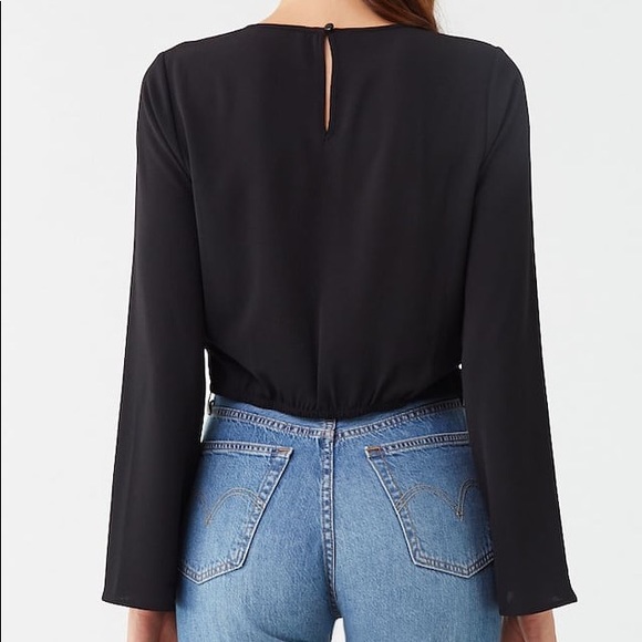 SOLD NEW Twist front crop top-black - Picture 4 of 4